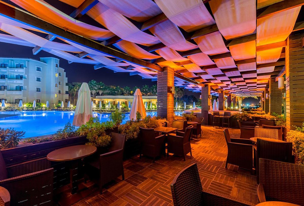 Vuni Palace Premium Hotel & Spa & Casino Beachfront Location ! Кирения Экстерьер фото