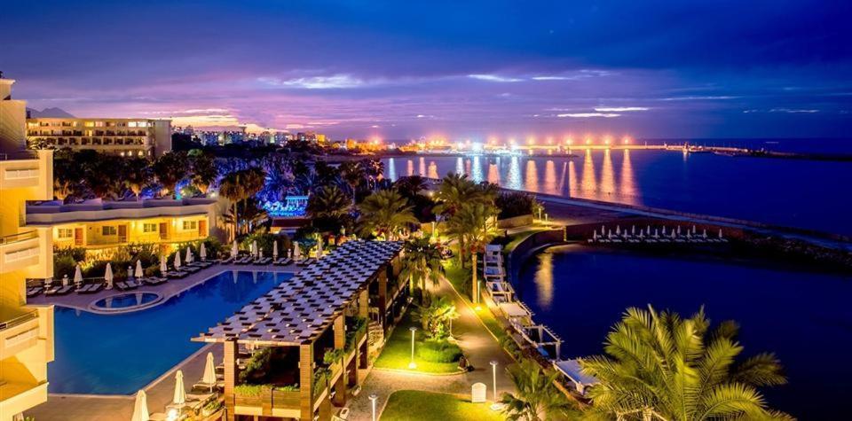Vuni Palace Premium Hotel & Spa & Casino Beachfront Location ! Кирения Экстерьер фото