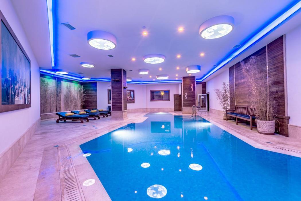 Vuni Palace Premium Hotel & Spa & Casino Beachfront Location ! Кирения Экстерьер фото