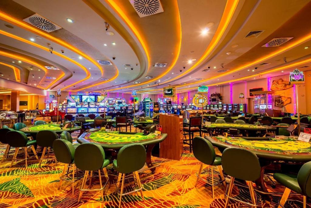 Vuni Palace Premium Hotel & Spa & Casino Beachfront Location ! Кирения Экстерьер фото